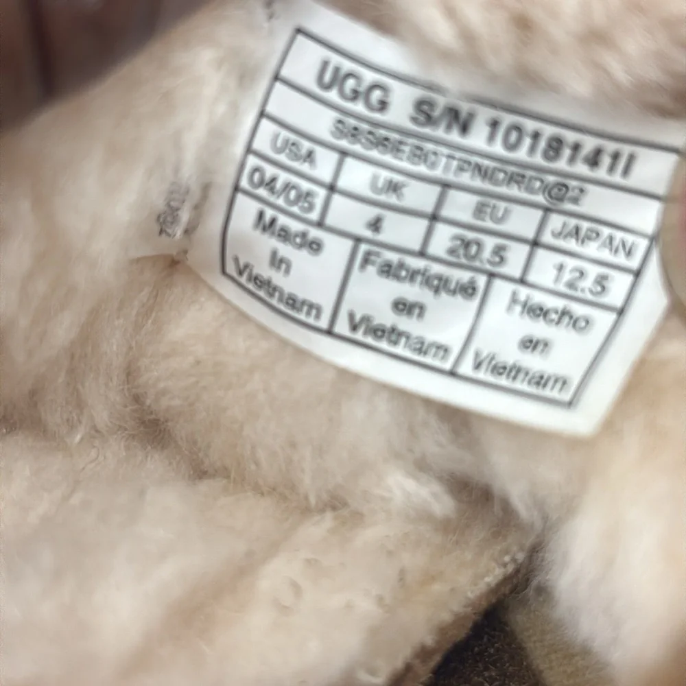 UGG Baby Booties Tan Suede Sheepskin Crib Shoes Size 4/5 Unisex